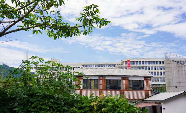 2026年成都師上高中招生計(jì)劃及錄取要求